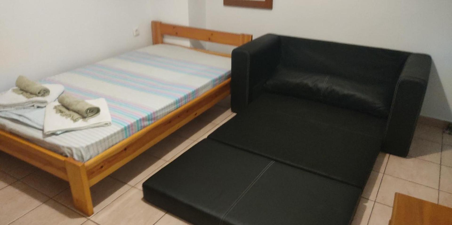 Friedly The Bed Is Semi Double * Mytilíni